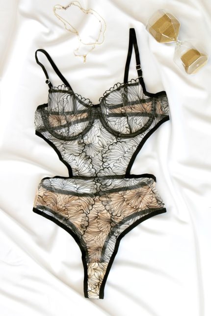 Siyah Balenli Dantelli Transparan Bodysuit