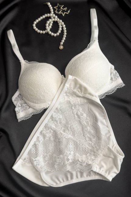 Beyaz Dolgulu Balenli Dantelli İç Çamaşırı Takımı