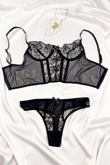 Siyah Çiçek Desenli Balenli Dantelli Büstiyer İç Çamaşırı Takımı
